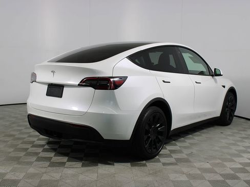 Used 2021 Tesla Model Y Long Range image 34