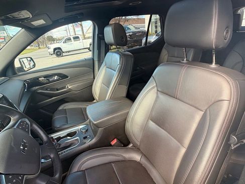 Used 2022 Chevrolet Traverse RS image 10