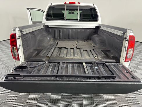 Used 2019 Nissan Frontier SL image 18