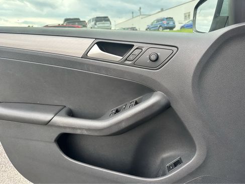 Used 2017 Volkswagen Jetta SE FWD image 20