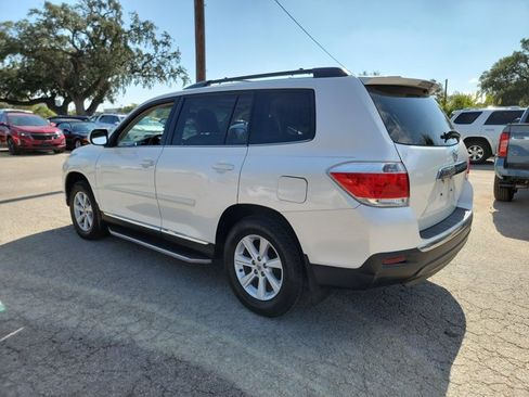 Used 2013 Toyota Highlander SE FWD image 7