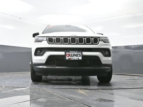 Used 2025 Jeep Compass Latitude AWD/4WD image 27