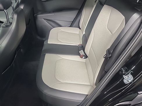 Used 2025 Kia Niro SX image 17