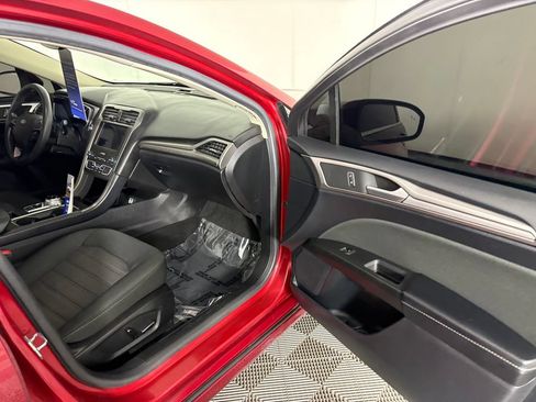 Certified 2020 Ford Fusion SE AWD/4WD image 34