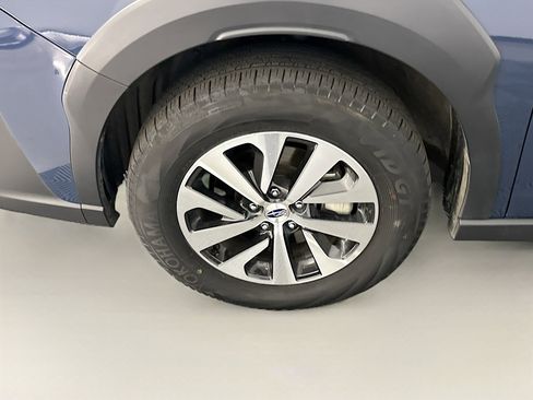Used 2025 Subaru Outback Premium AWD/4WD image 11