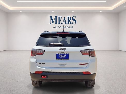 Used 2025 Jeep Compass Trailhawk AWD/4WD image 4