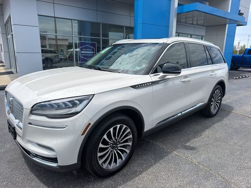 Used 2022 Lincoln Aviator Reserve AWD/4WD image 2