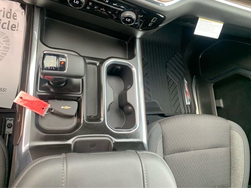 Used 2024 Chevrolet Silverado 1500 LT Trail Boss w/ Convenience Package II image 18