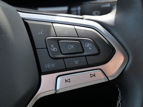 Certified 2023 Volkswagen Atlas Cross Sport SE image 32