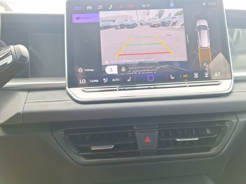 Used 2026 Volkswagen Tiguan SE w/ Panoramic Sunroof Package FWD image 11