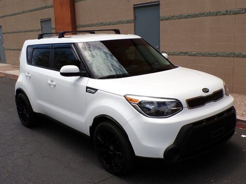 Used 2015 Kia Soul FWD image 1