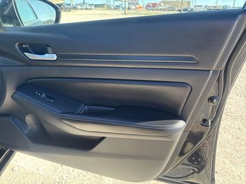 Used 2024 Nissan Altima 2.5 SV image 17