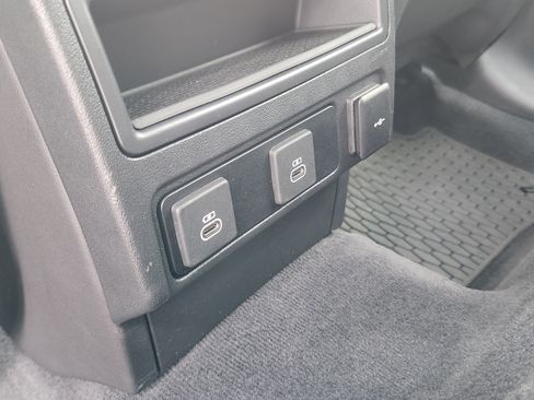 Certified 2025 Jaguar F-PACE R-Dynamic S AWD/4WD image 17