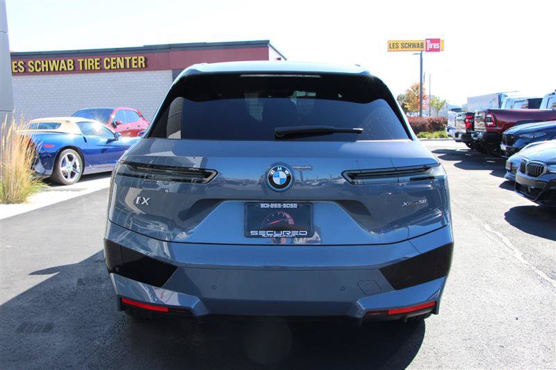 Used 2024 BMW iX xDrive50 w/ Premium Package AWD/4WD image 8