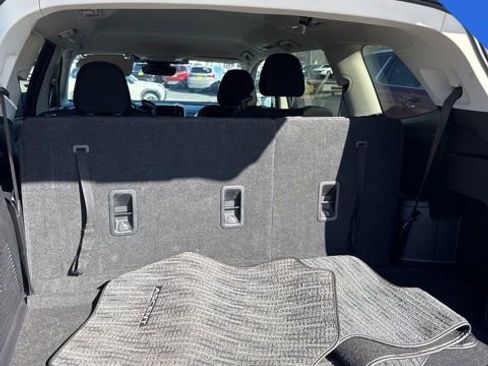 Used 2024 Subaru Ascent Premium w/ Convenience Package image 9