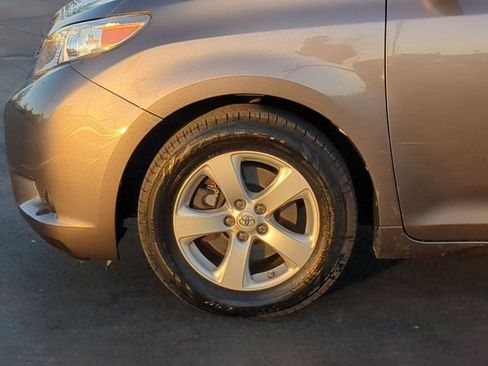 Used 2011 Toyota Sienna LE w/ Towing Pkg image 7