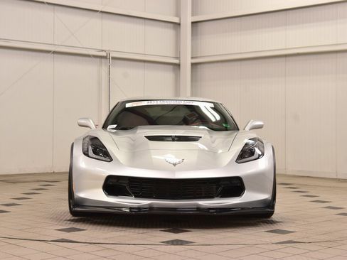Used 2015 Chevrolet Corvette Z06 w/ 3LZ Preferred Equipment Group image 2