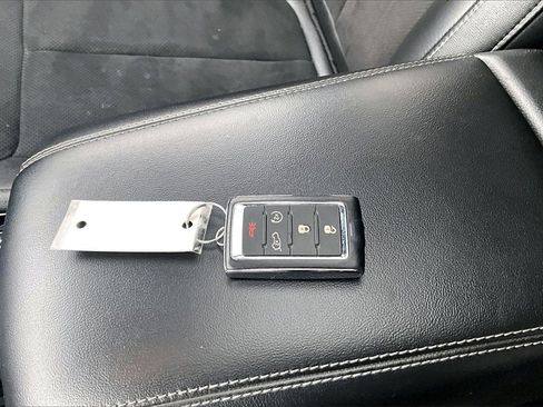 Used 2023 Jeep Grand Cherokee L Laredo image 34