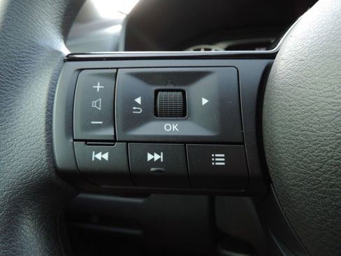 Used 2023 Nissan Rogue SV image 26