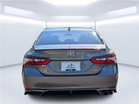 Used 2022 Toyota Camry SE FWD image 4