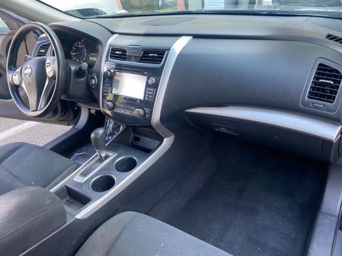 Used 2015 Nissan Altima 2.5 SV w/ Convenience Package image 16