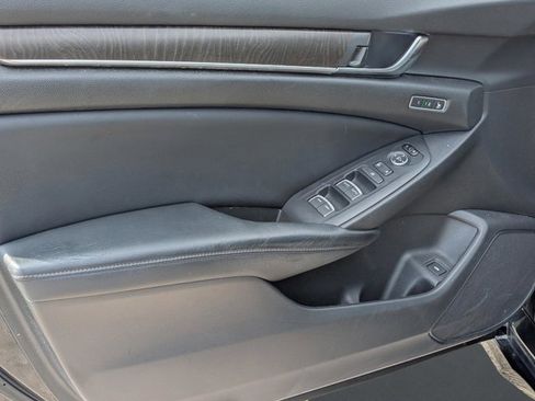 Used 2018 Honda Accord Touring image 15