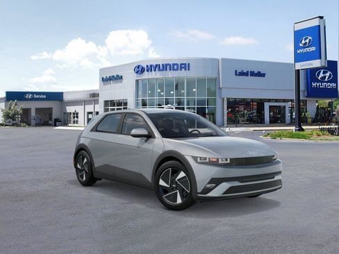 New 2026 Hyundai Ioniq 5 SE image 2