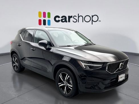 Used 2025 Volvo XC40 B5 Core image 7