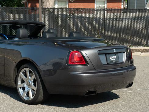 Used 2017 Rolls-Royce Dawn RWD image 49