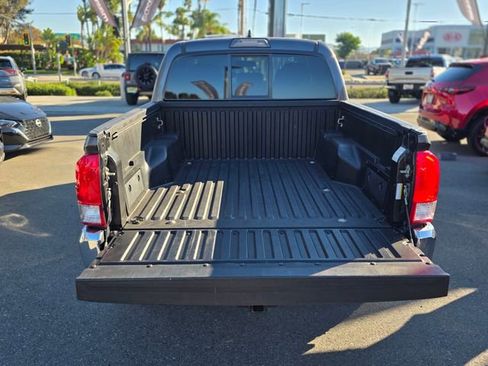 Used 2017 Toyota Tacoma SR5 image 11