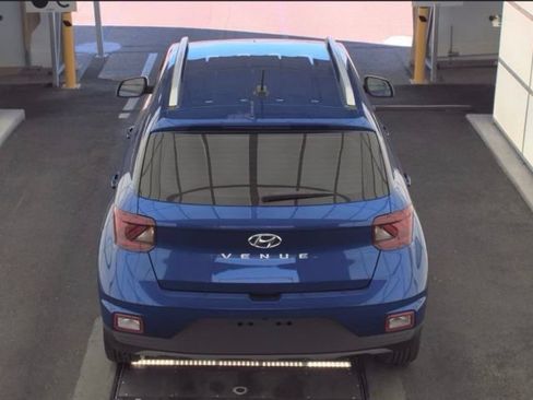 Certified 2025 Hyundai Venue Limited FWD image 6
