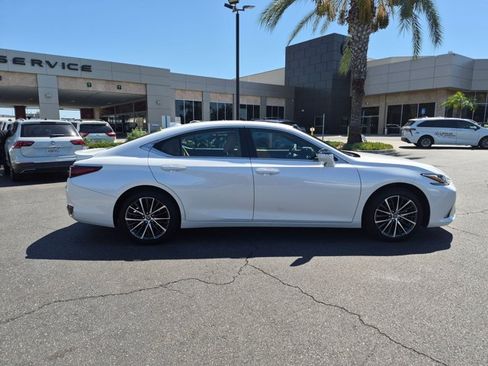 Used 2025 Lexus ES 300h w/ Premium Package FWD image 4