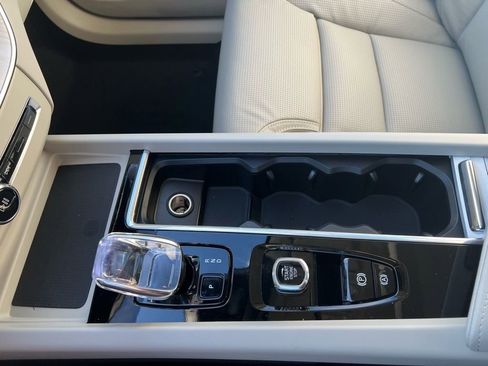 New 2026 Volvo XC60 T8 Ultra w/ Protection Package Premier AWD/4WD image 19