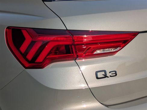 New 2025 Audi Q3 2.0T Premium image 14