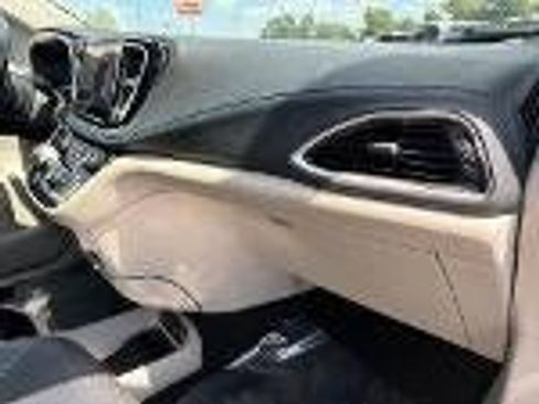 Used 2021 Chrysler Pacifica Touring-L w/ Premium & Safety Sphere Group FWD image 39
