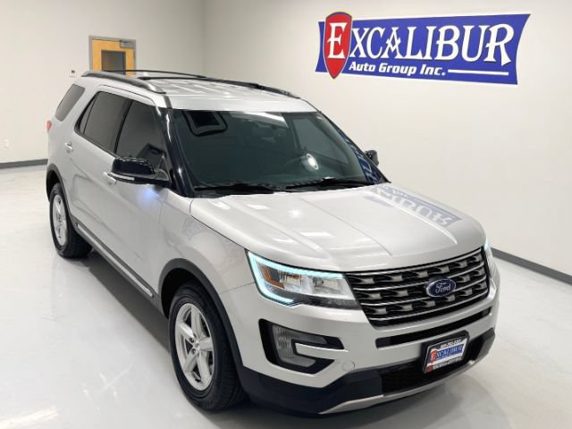 Used 2017 Ford Explorer XLT w/ Equipment Group 201A AWD/4WD image 40