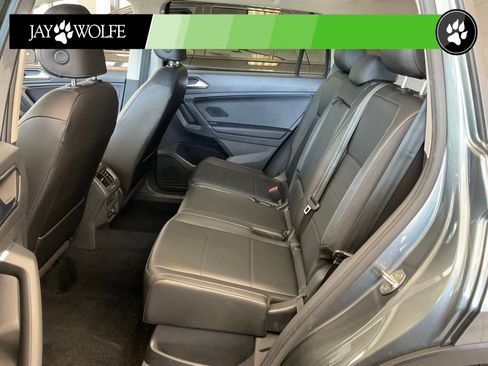 Used 2018 Volkswagen Tiguan SE w/ Panoramic Sunroof Package AWD/4WD image 21