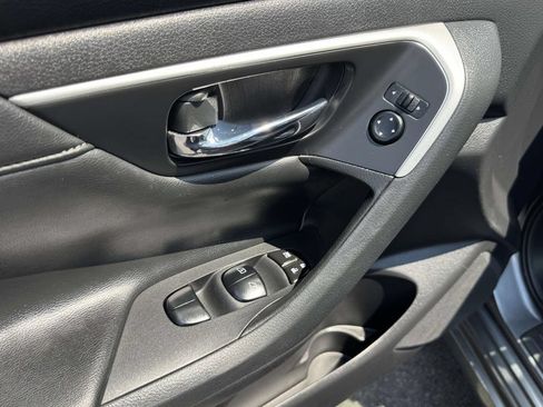 Used 2018 Nissan Altima 2.5 SL FWD image 17