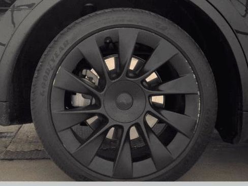 Used 2023 Tesla Model Y Long Range image 24