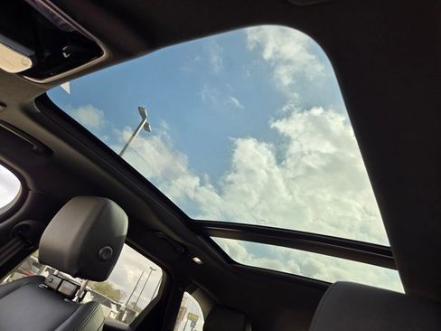 Certified 2026 Land Rover Range Rover Velar Dynamic SE image 15