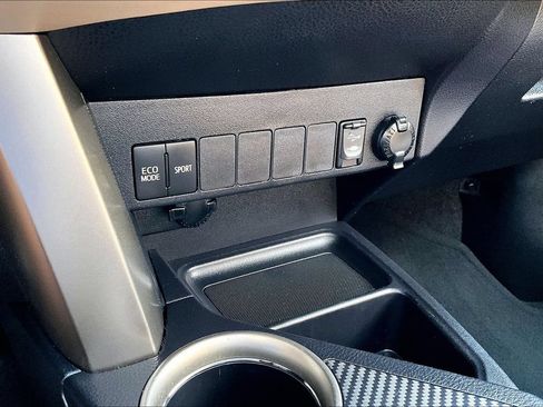 Used 2013 Toyota RAV4 XLE FWD image 16