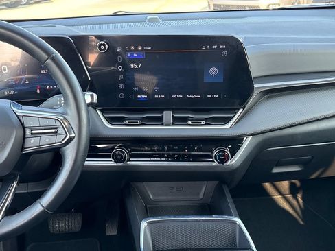 Used 2025 Chevrolet Equinox LT AWD/4WD image 24