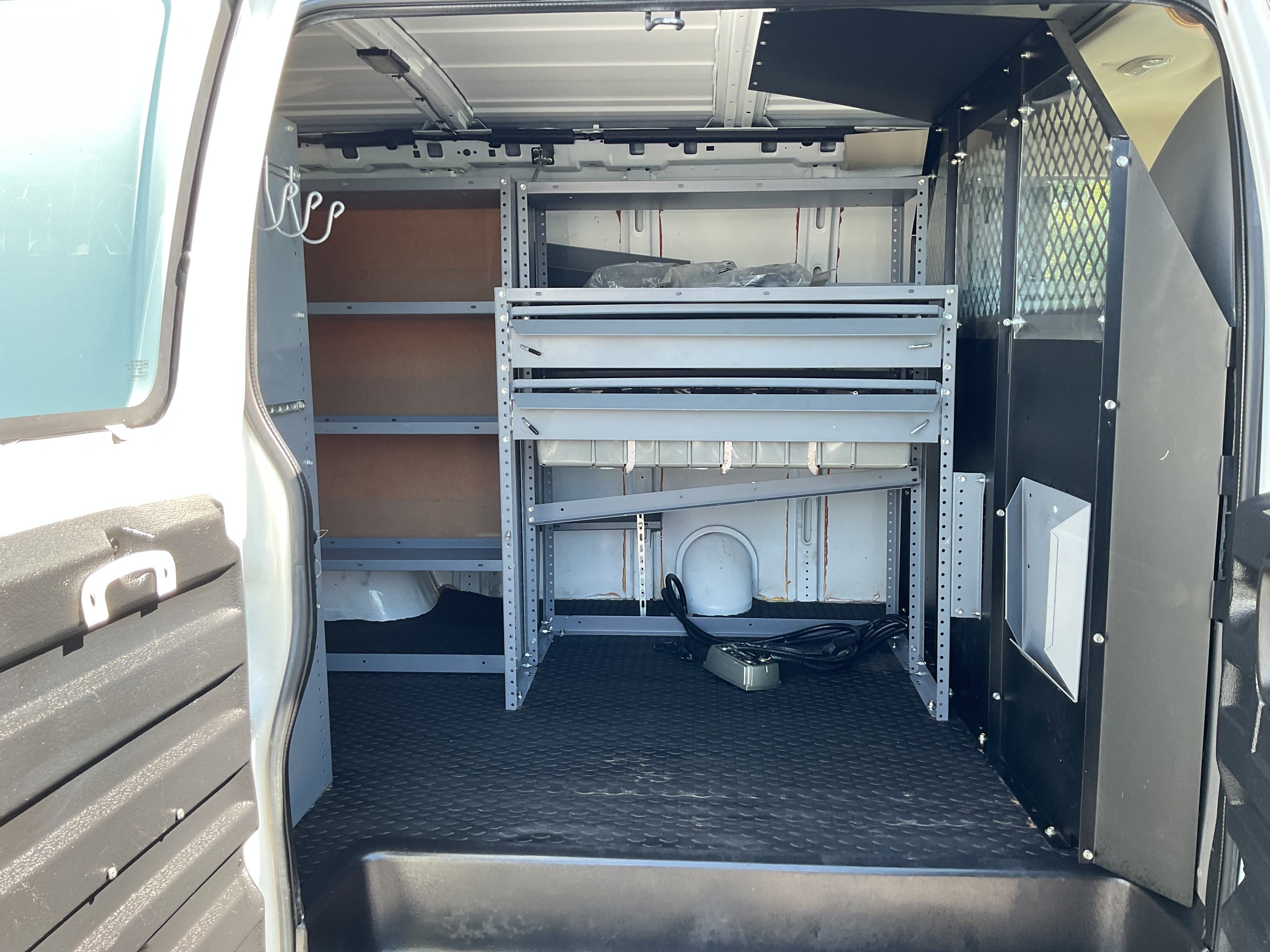Used 2013 Chevrolet Express 2500 RWD image 13