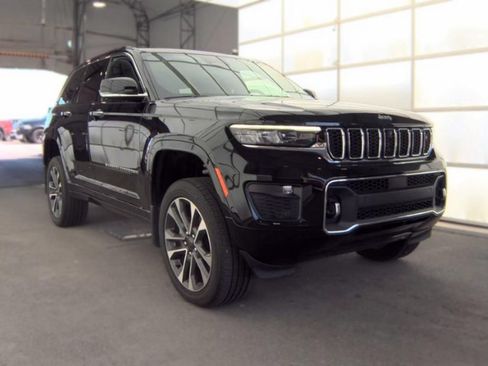 Used 2023 Jeep Grand Cherokee Overland w/ Adv Protech Group III AWD/4WD image 3