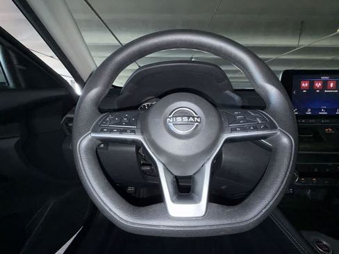 Used 2023 Nissan Altima 2.5 SV FWD image 15