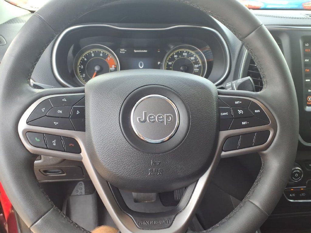 Used 2022 Jeep Cherokee Latitude Lux w/ Mopar Interior Package FWD image 7