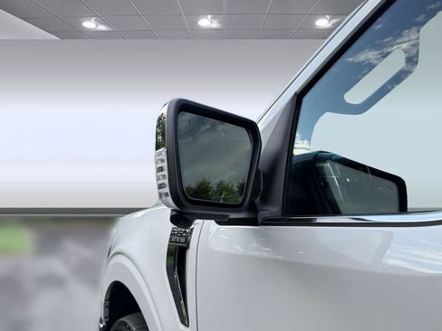 Used 2025 Ford F150 Lariat AWD/4WD image 23