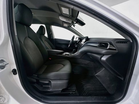 Used 2022 Toyota Camry LE FWD image 29