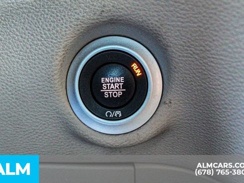 Used 2024 Chrysler Pacifica Select image 31