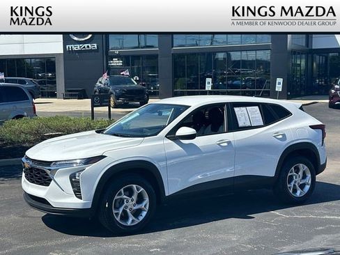Used 2024 Chevrolet Trax LS w/ LS Convenience Package FWD image 1